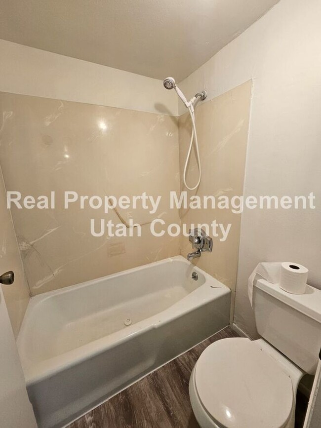 Building Photo - 1148 W 100 N