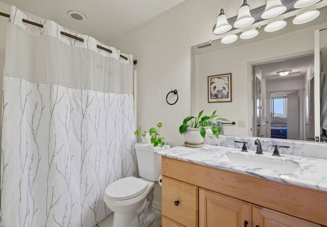 Building Photo - 3 Bedroom Condo in Watsonville!