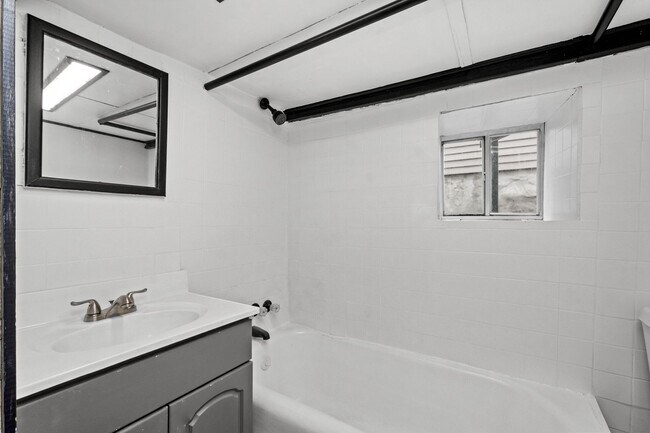 Building Photo - BLACK FRIDAY DEAL! SCORE 50% OFF 1ST MONTH'S RENT IF SIGNED BY NOV. 28! Newly renovated 2 bedroom...