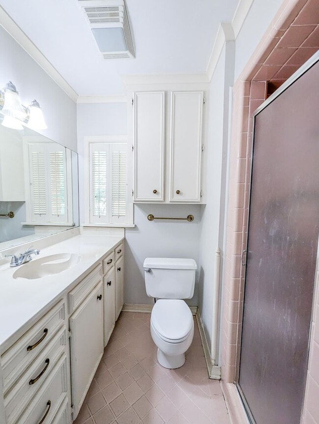 Building Photo - Spacious 4/3 bathroom Home