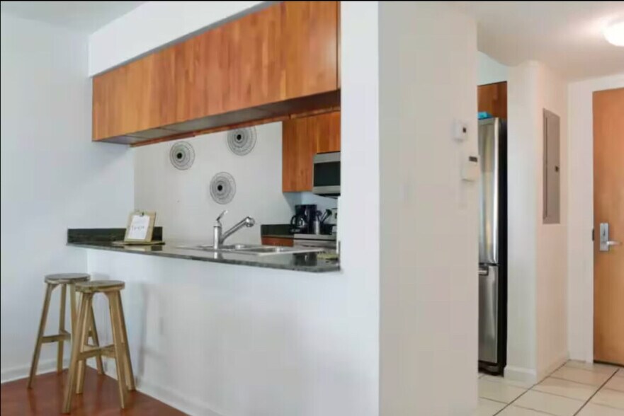 Building Photo - 1101 Brickell Ave