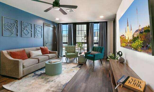 Building Photo - 611 Commerce St