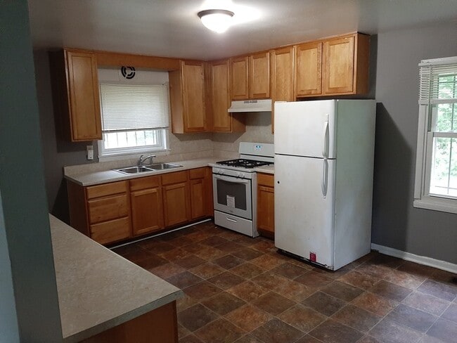 Building Photo - 1230 Redford Dr SE