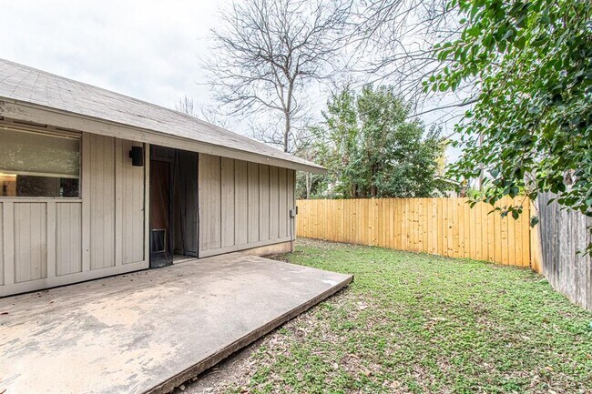 Building Photo - 8206 Exmoor Dr