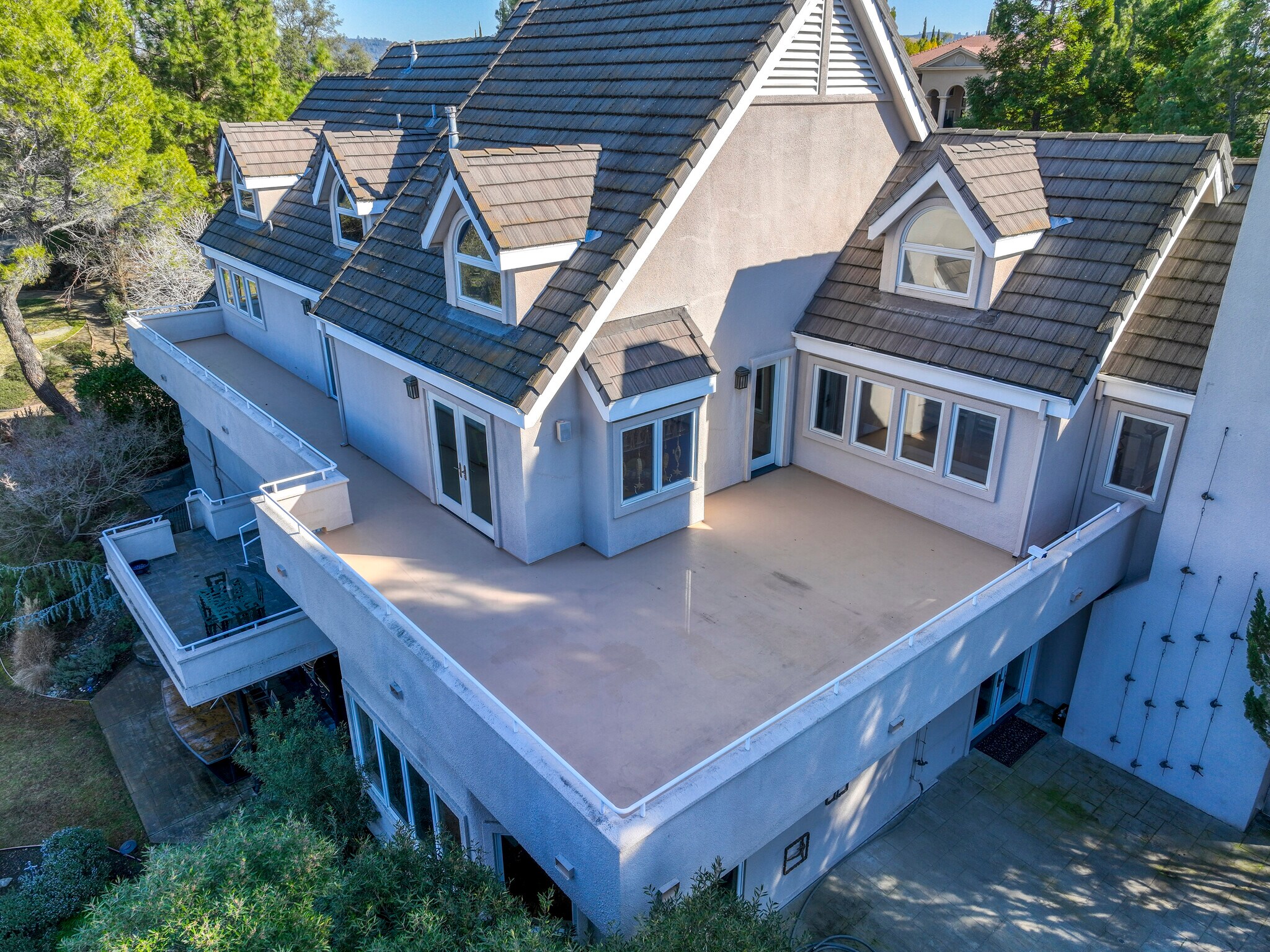 Building Photo - 8985 Vista de Lago Ct