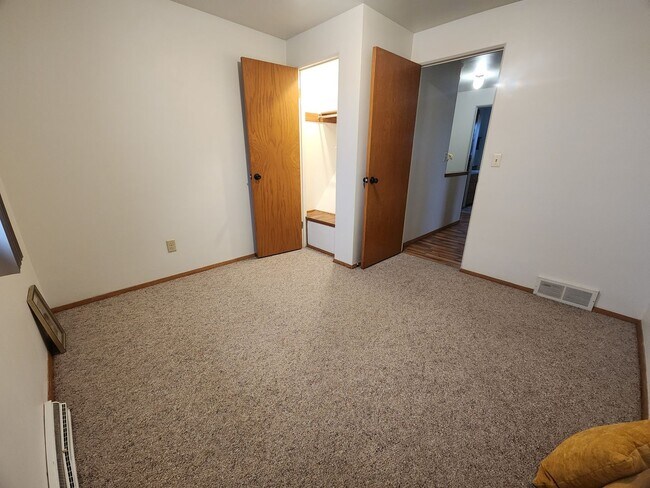 Building Photo - 631-633 E Longview Dr.