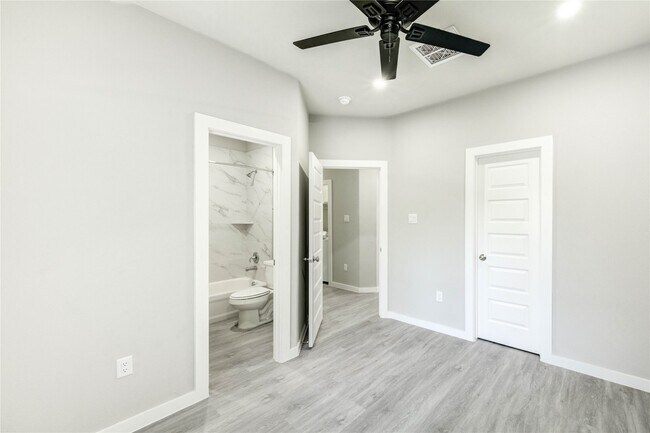 Building Photo - 8157 Tate St