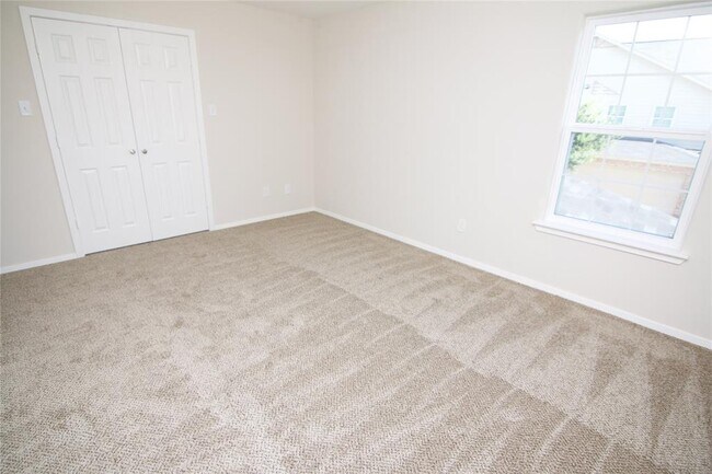 Building Photo - 12039 Clifton Oaks Dr