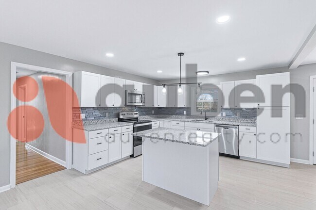Building Photo - 4430 Lilac Ln