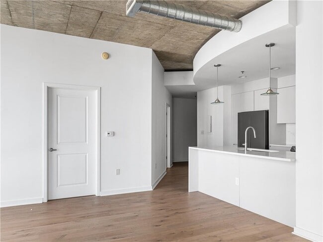 Building Photo - 943 Peachtree St NE