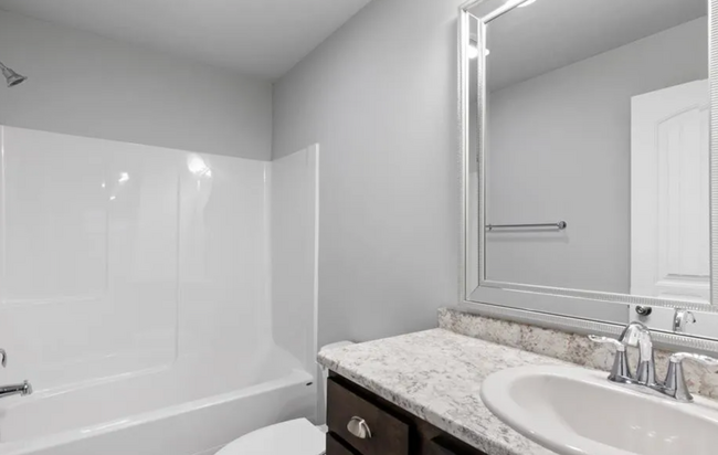 Building Photo - Charming 3-Bedroom Townhouse in the Heart ...