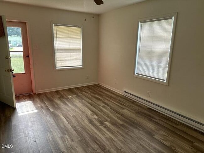 Building Photo - Charming and updated 2-bedroom, 1-bath duplex conveniently located in Durham