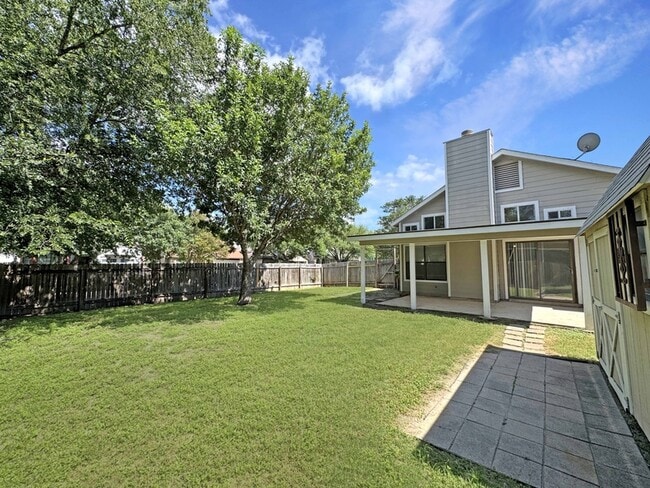 Building Photo - 10203 Sunset Field Dr