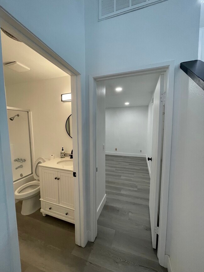 Building Photo - 15050 Sherman Way