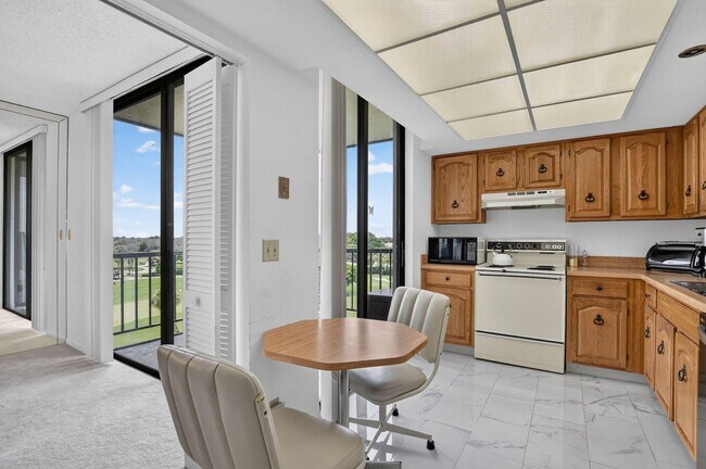Building Photo - 6895 Willow Wood Dr