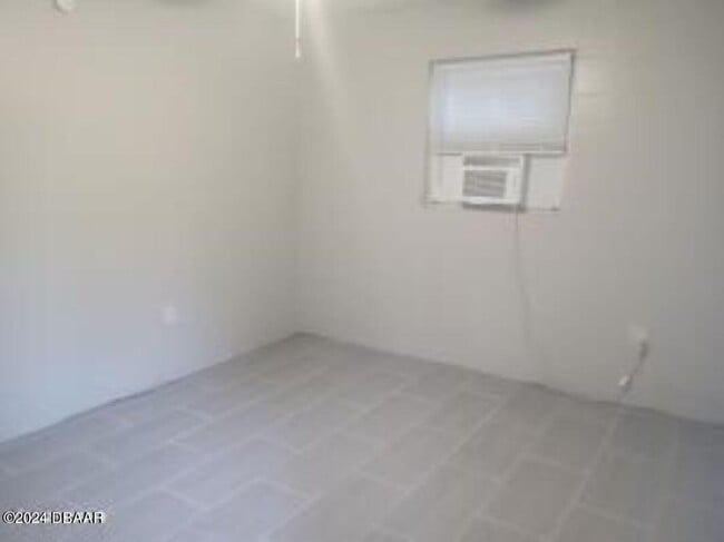 Building Photo - 528 Park Dr