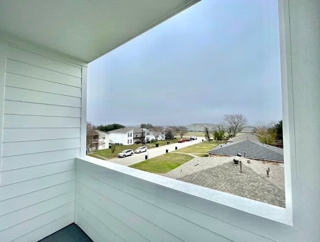 Building Photo - 710 Vassar Ct