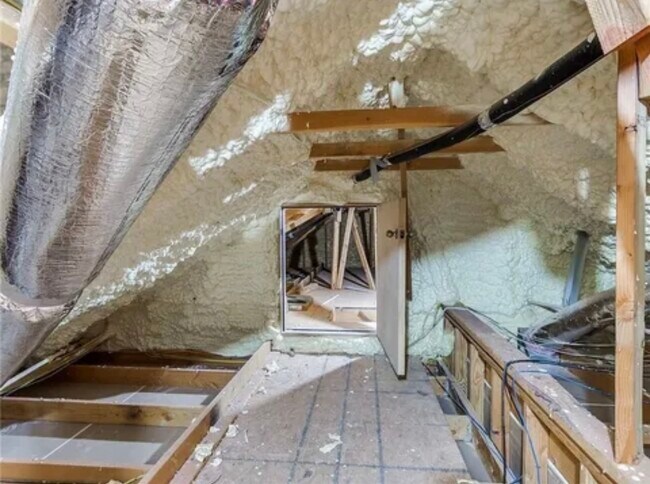 Foam insulation - 8713 Mercato St