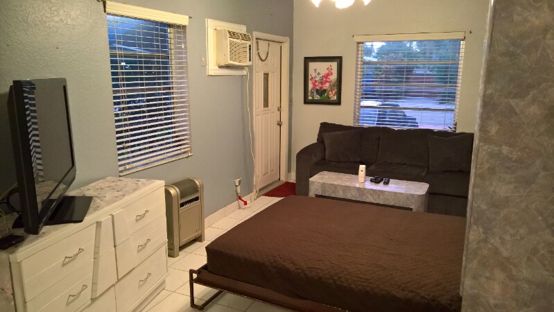 Building Photo - 1948 Roosevelt St