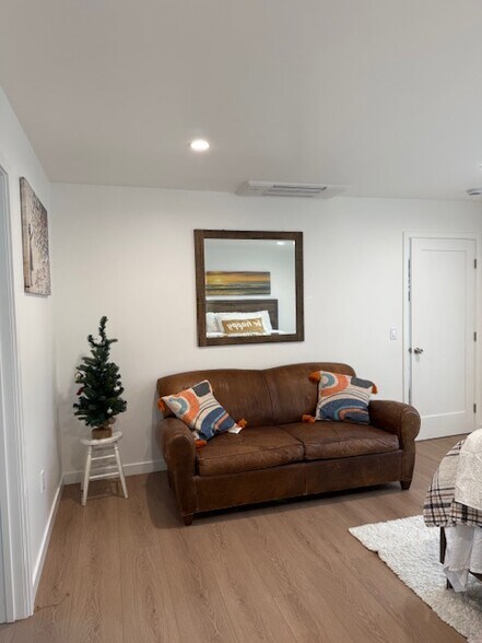 Building Photo - 22105 1/2 Dolores St