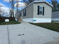 Building Photo - 9356 River Dr