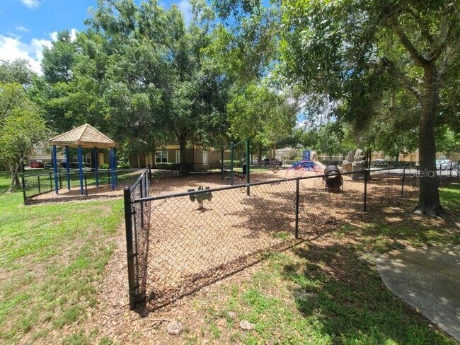 Building Photo - 5903 Willow Ridge Dr