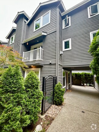 Building Photo - Madison Park Townhome