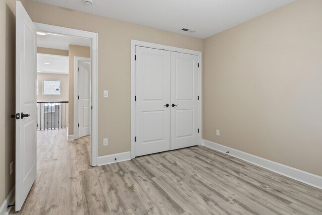 Building Photo - 5832 NW Bannister Dr
