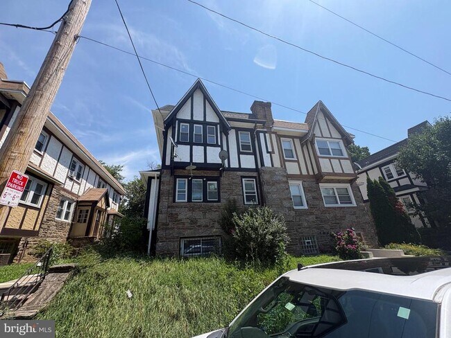 Building Photo - 6619 Blakemore St