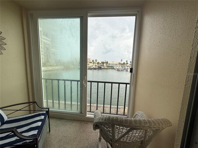 Building Photo - 7420 Bay Island Dr S