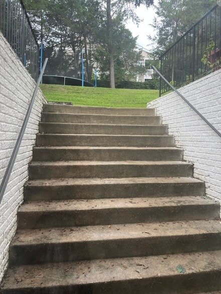 Building Photo - 1106 Landerset Dr