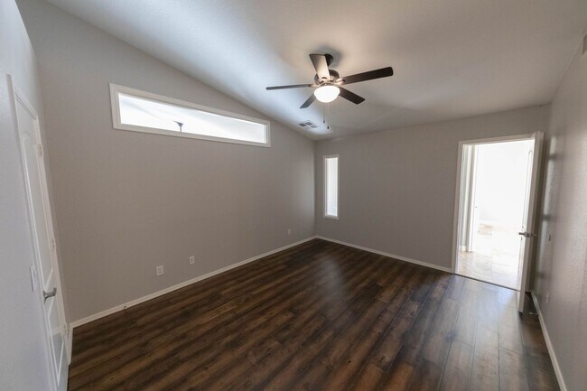 Building Photo - Charming 4 bed, 2 bath home in Chandler!