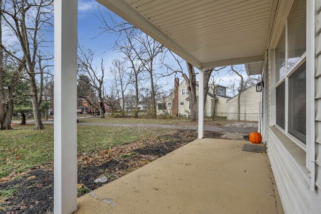 Building Photo - Elegant College Avenue Residence in a Prime Columbus Location