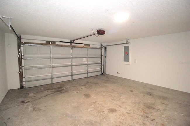 Building Photo - 60 Raintree Cir