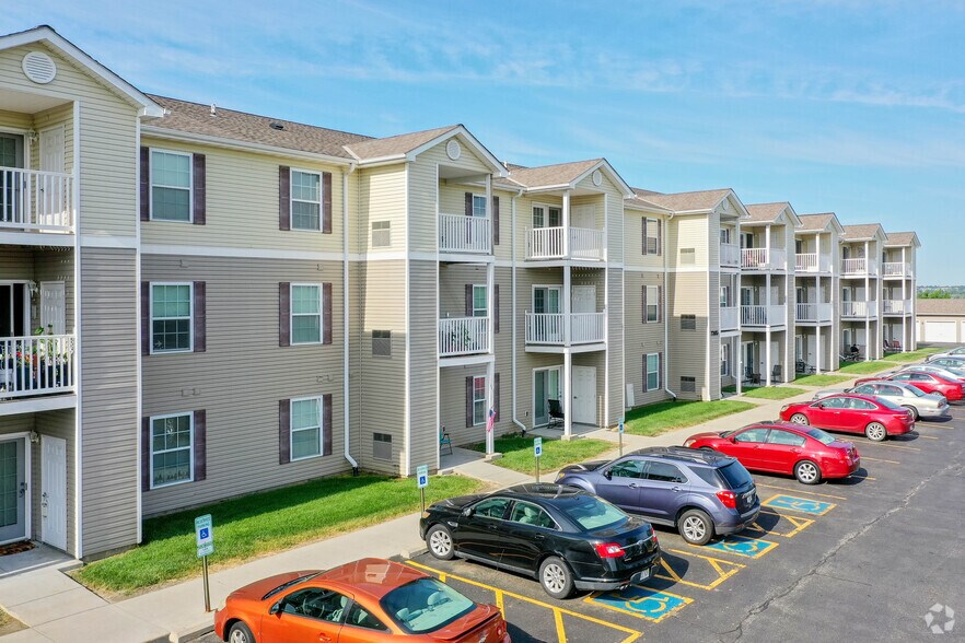 Building Photo - Emerald Reserve Omaha
