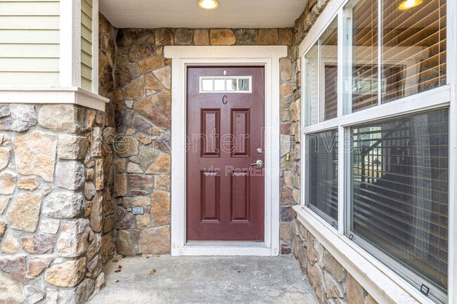 Building Photo - 9770 Mayfair St