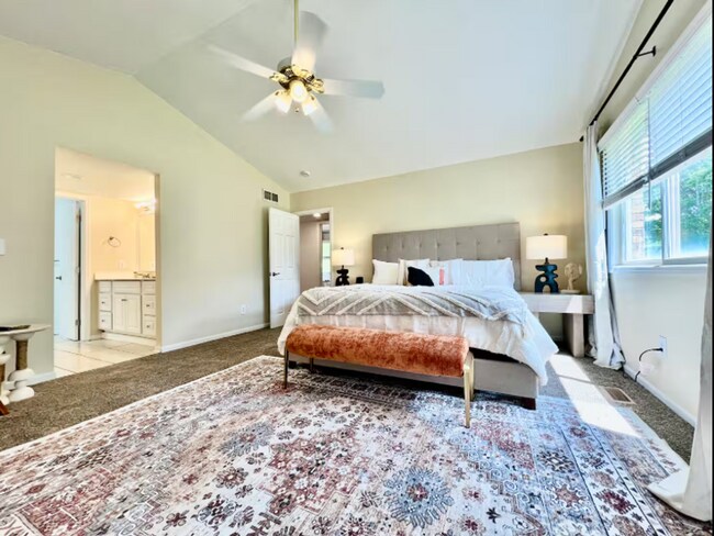 Building Photo - Large, stylish home in heart of Liberty twp.