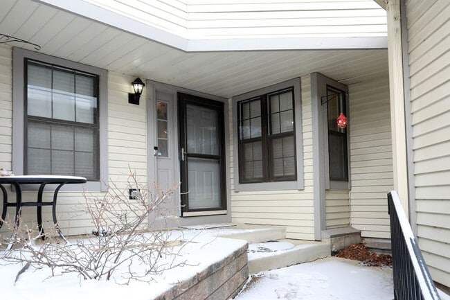 Building Photo - 966 N Auburn Woods Dr