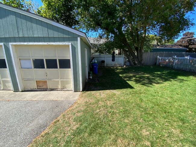 Building Photo - 89 Pitkin St