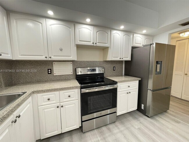 Building Photo - 3800 N Hills Dr