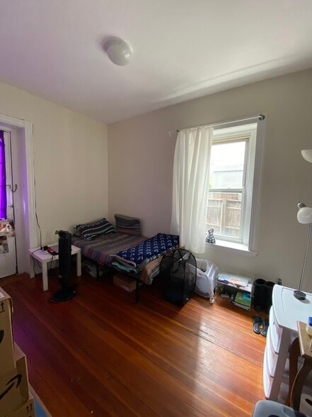 Building Photo - 1695 Beacon St