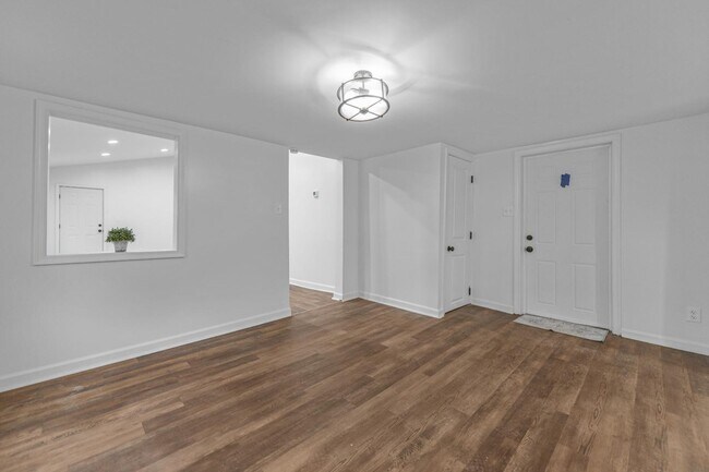 Building Photo - 1402 Valley Rd