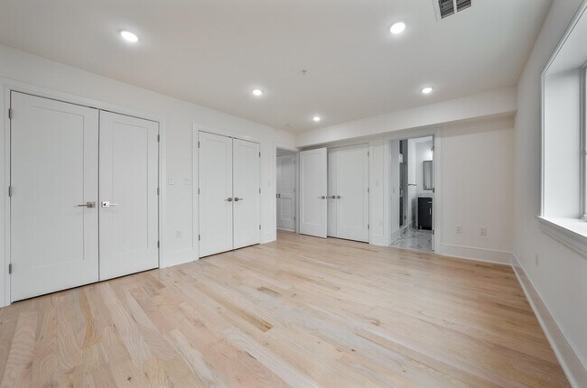 Building Photo - 6719 Meadowview Ave