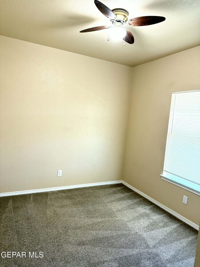 Building Photo - 10405 Canyon Sage Dr