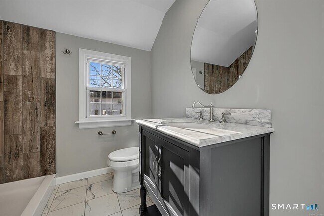 Building Photo - 2 Butternut Dr