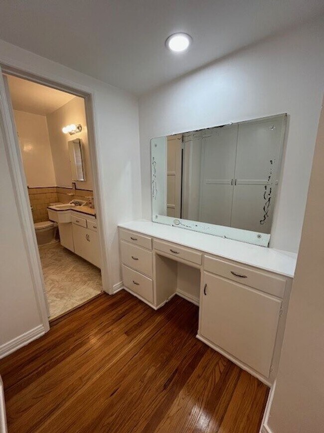 Building Photo - Orange Grove Ave.