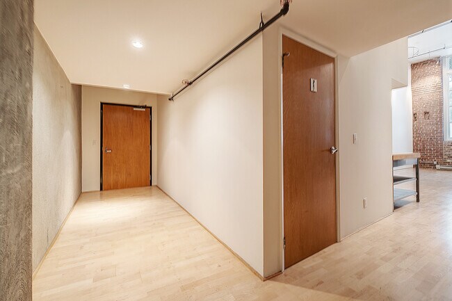 Building Photo - 461 2nd St