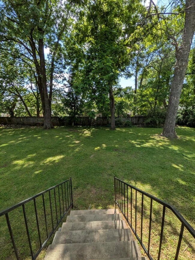Building Photo - 2408 Whitesburg Dr