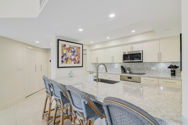 Building Photo - 100 SE 5th Ave