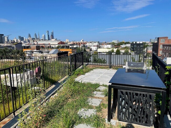 Building Photo - 1005 New Market St